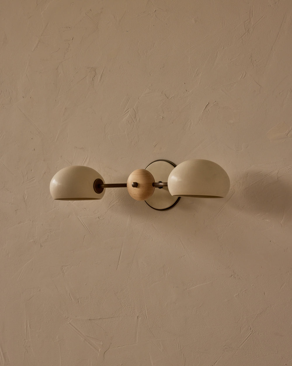 #ceramic-finish_dove #metal-finish_antique brass #wood-finish_clear maple