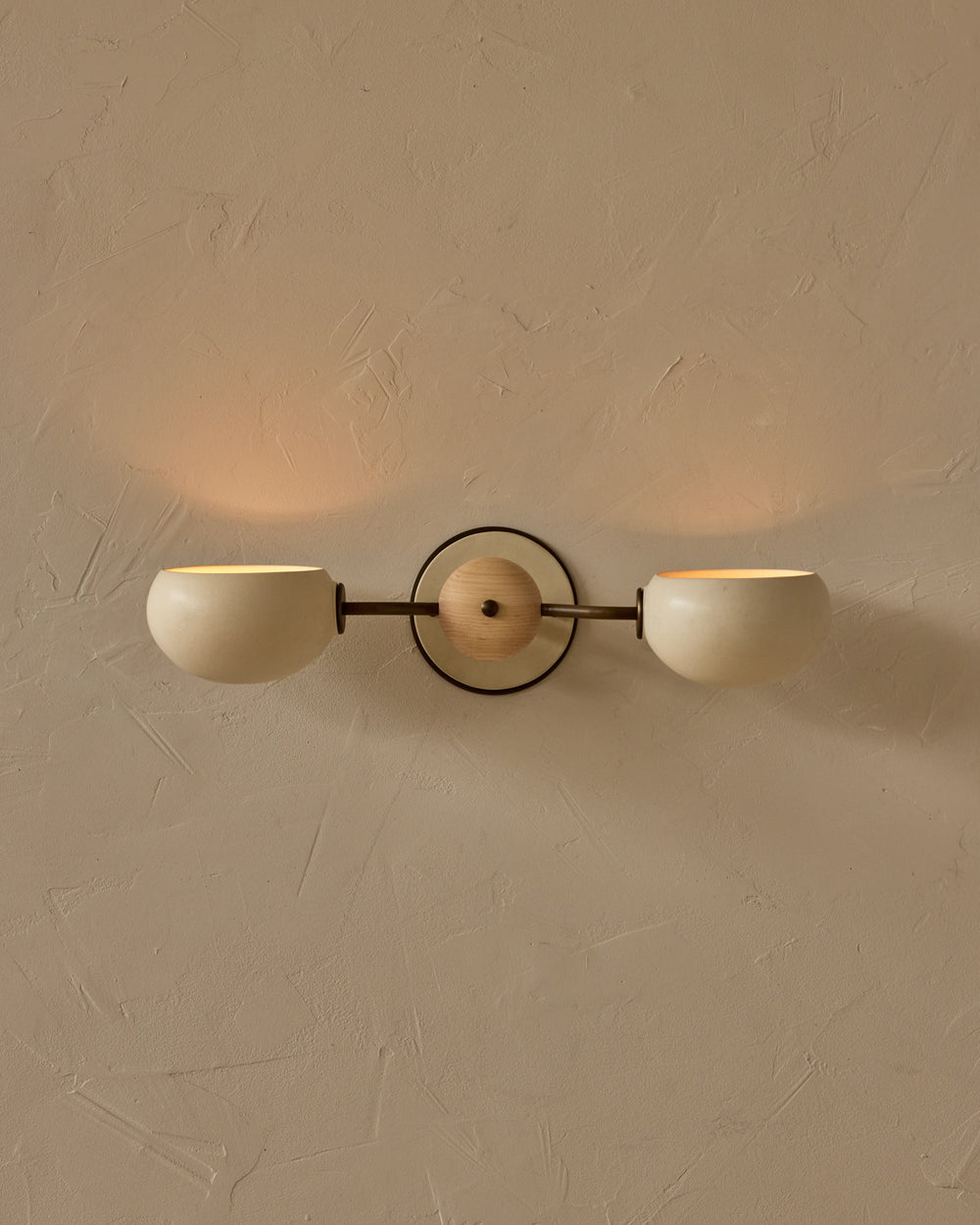 #ceramic-finish_dove #metal-finish_antique brass #wood-finish_clear maple