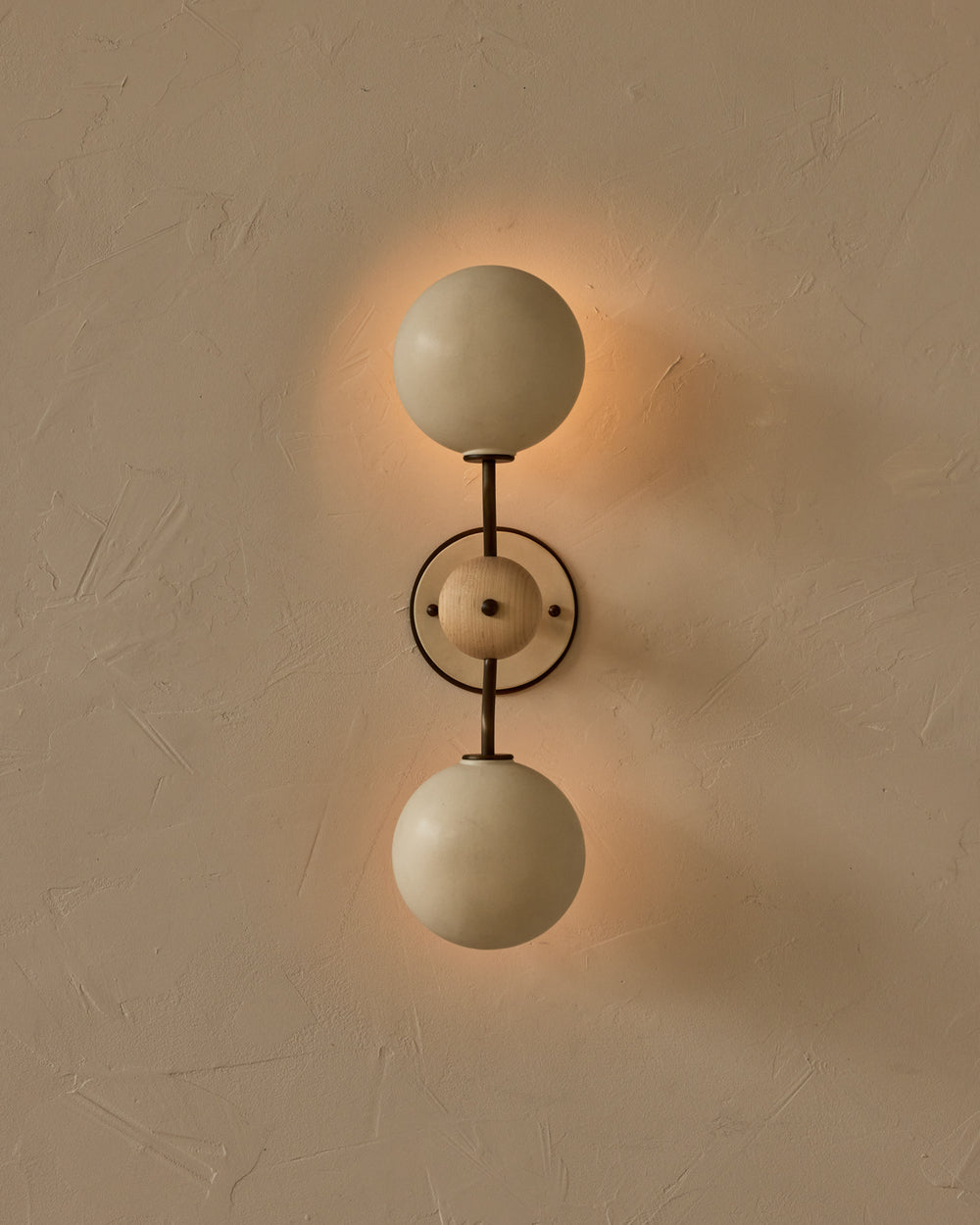 #ceramic-finish_dove #metal-finish_antique brass #wood-finish_clear maple