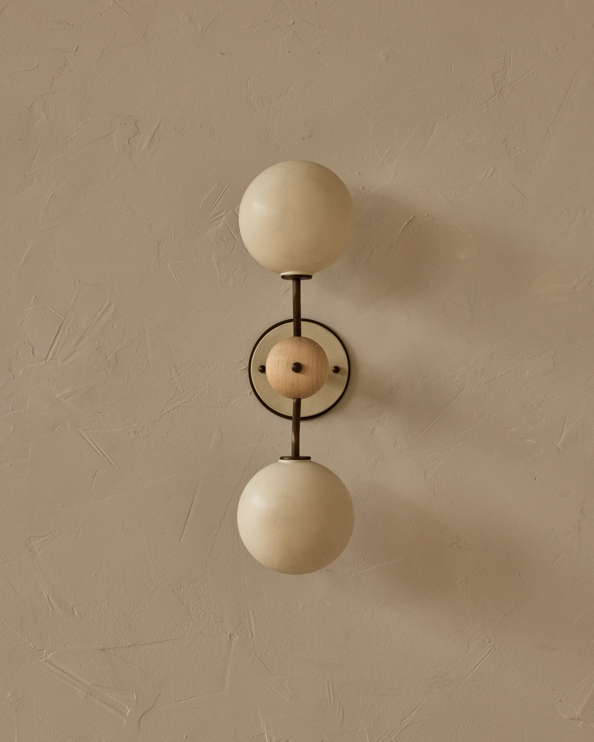 #ceramic-finish_dove #metal-finish_antique brass #wood-finish_clear maple