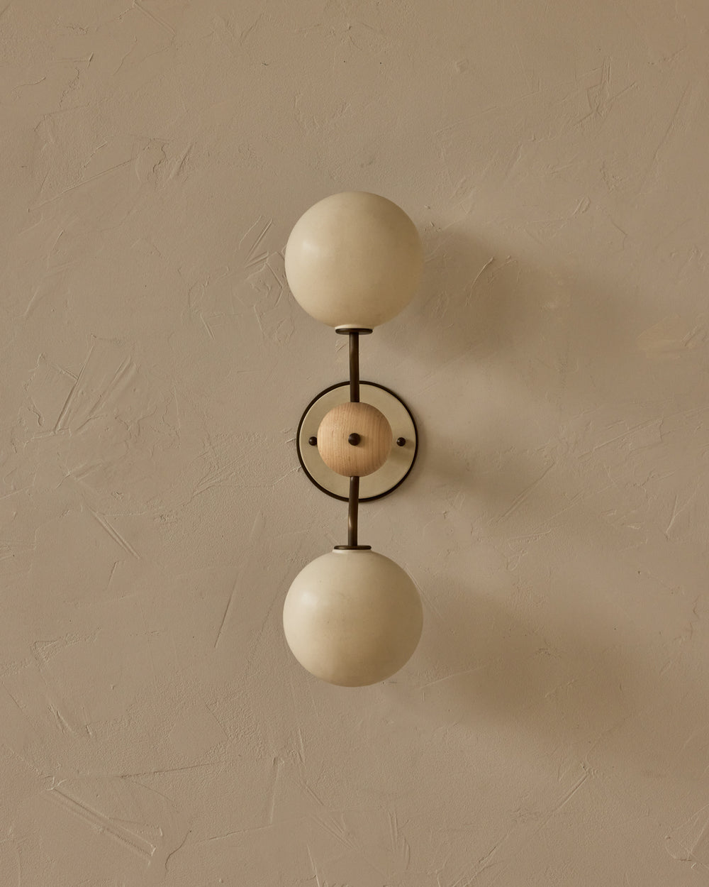 #ceramic-finish_dove #metal-finish_antique brass #wood-finish_clear maple