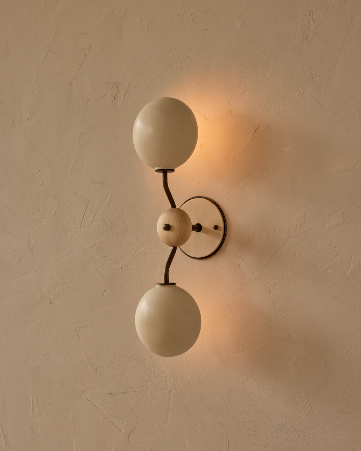 #ceramic-finish_dove #metal-finish_antique brass #wood-finish_clear maple