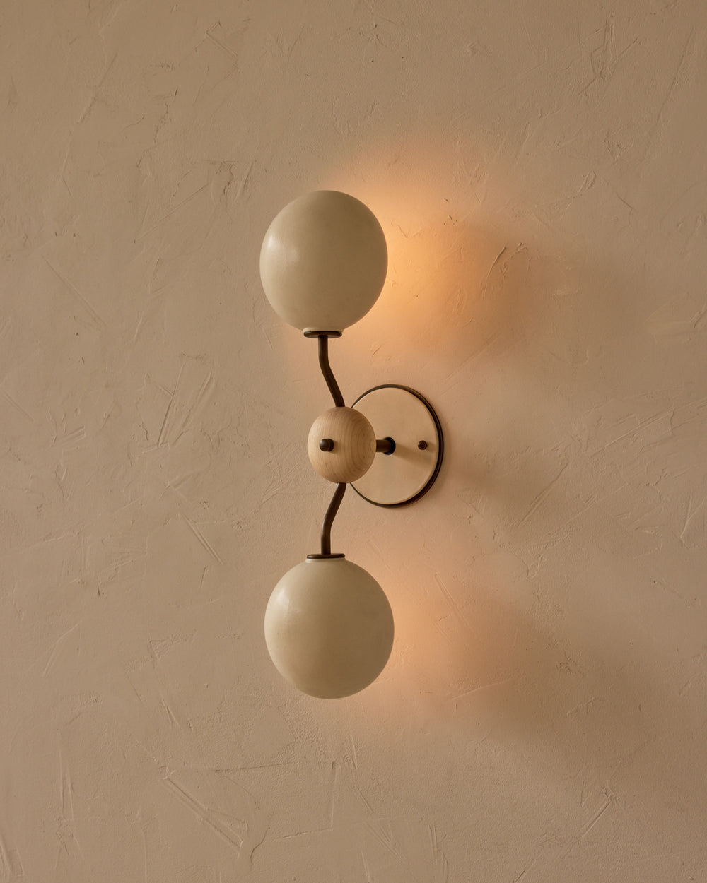 #ceramic-finish_dove #metal-finish_antique brass #wood-finish_clear maple