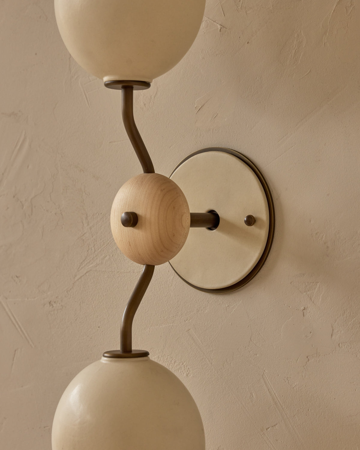 #ceramic-finish_dove #metal-finish_antique brass #wood-finish_clear maple