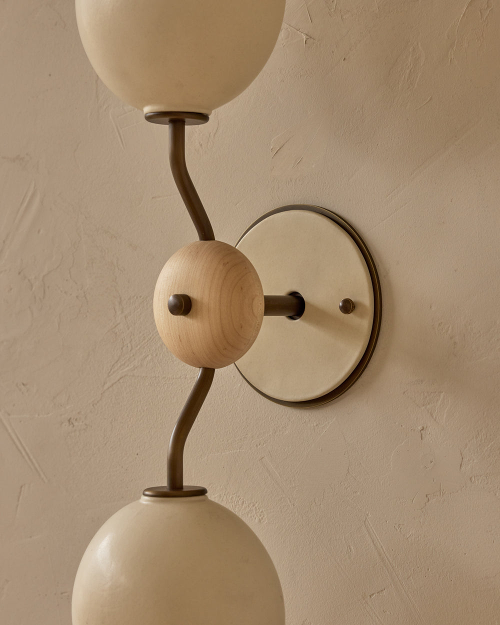 #ceramic-finish_dove #metal-finish_antique brass #wood-finish_clear maple