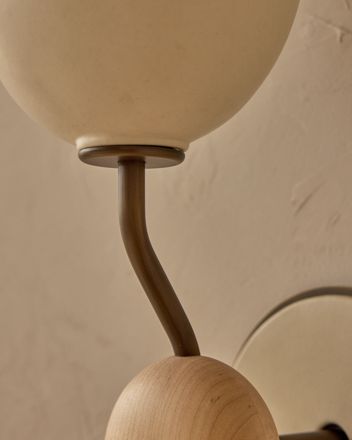 #ceramic-finish_dove #metal-finish_antique brass #wood-finish_clear maple