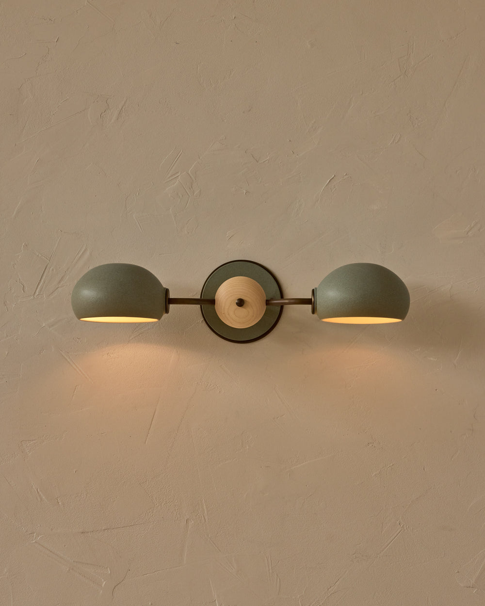 #ceramic-finish_olivine #metal-finish_antique brass #wood-finish_clear maple