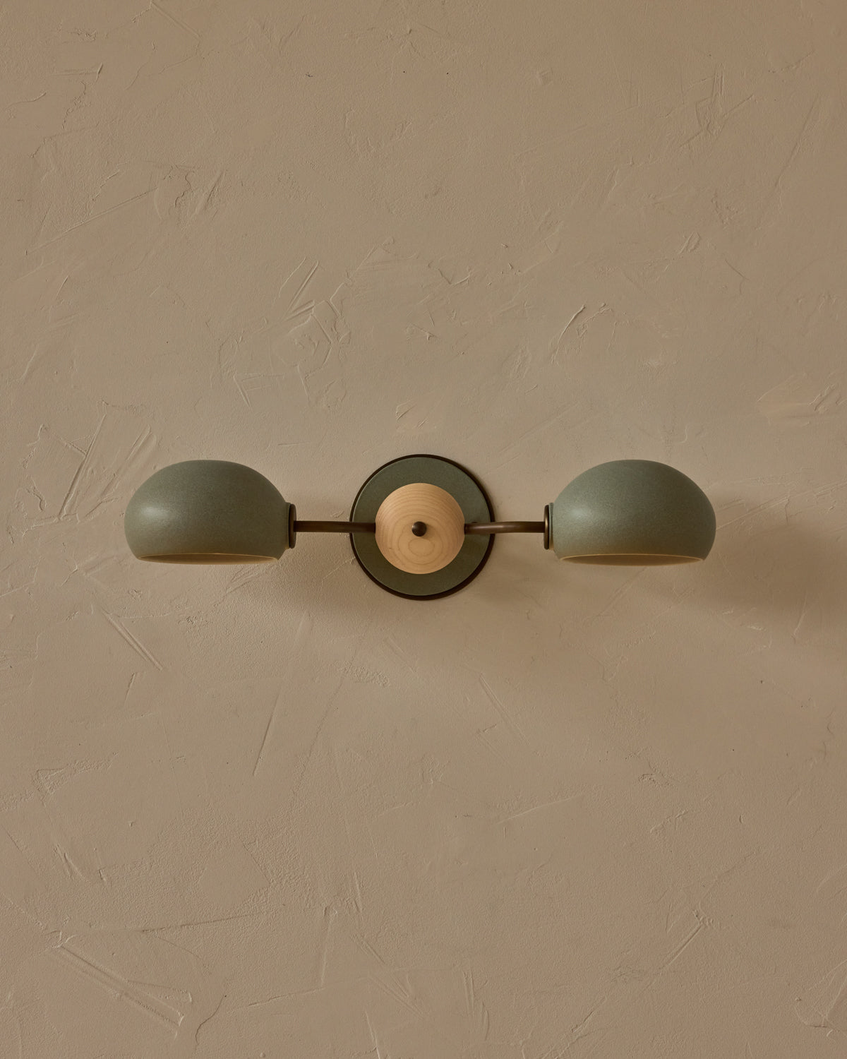 #ceramic-finish_olivine #metal-finish_antique brass #wood-finish_clear maple