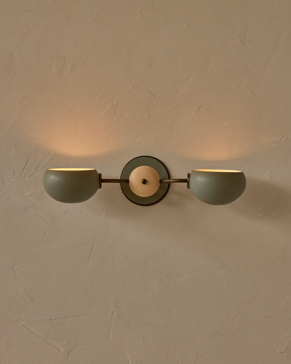 #ceramic-finish_olivine #metal-finish_antique brass #wood-finish_clear maple
