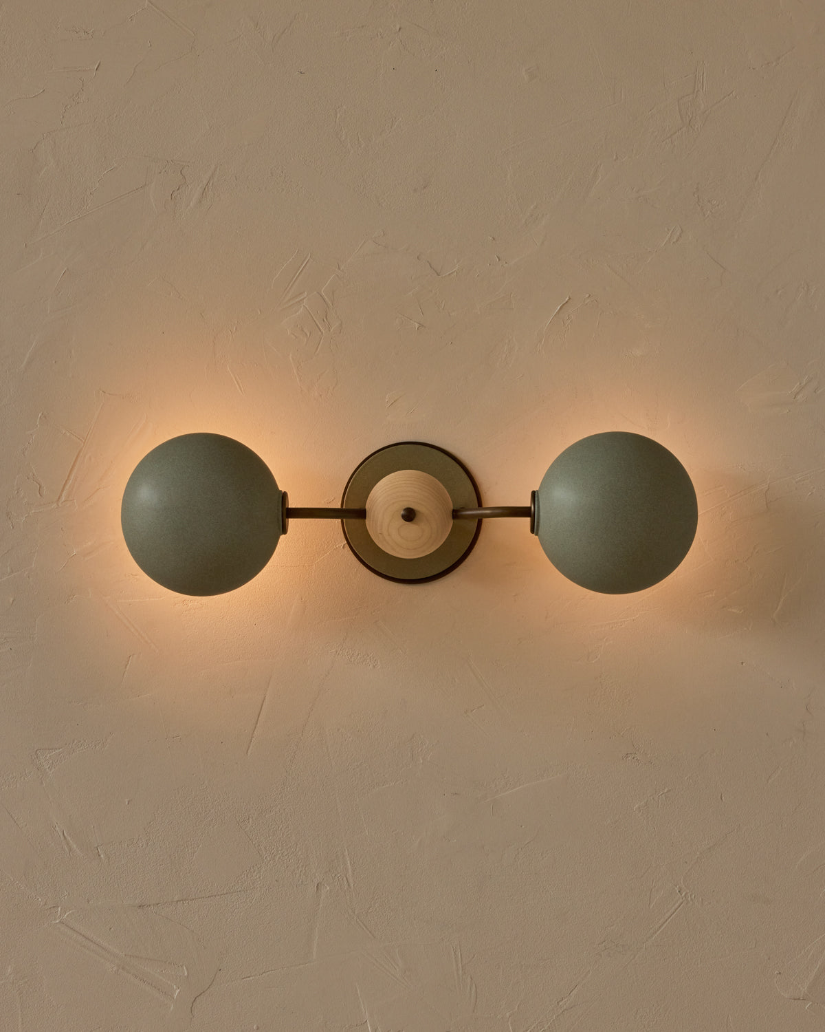 #ceramic-finish_olivine #metal-finish_antique brass #wood-finish_clear maple