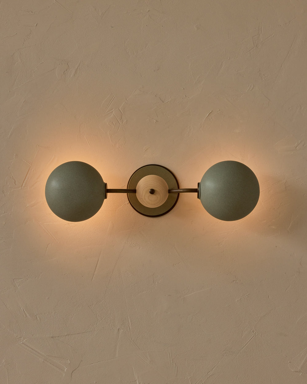 #ceramic-finish_olivine #metal-finish_antique brass #wood-finish_clear maple