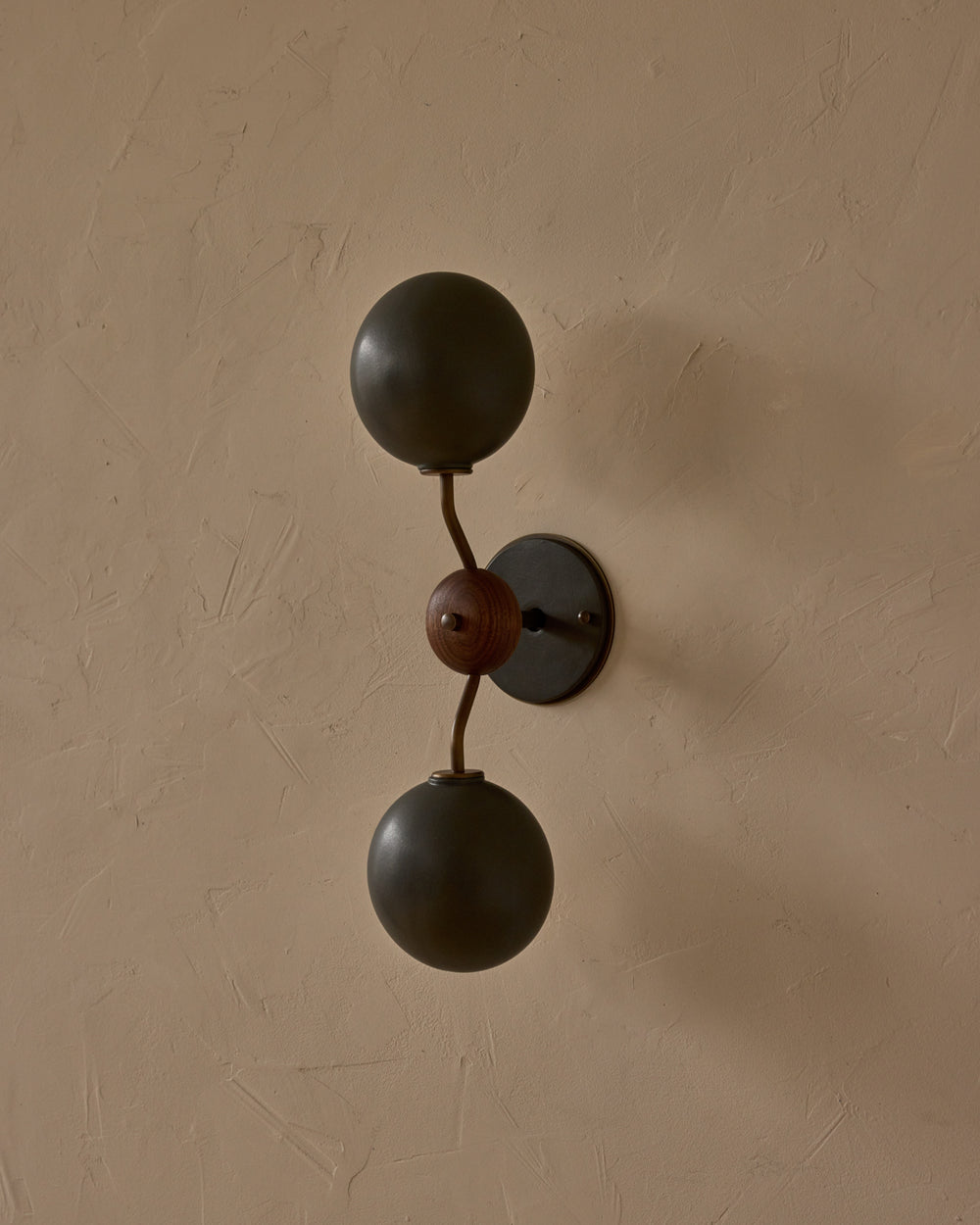 #ceramic-finish_almost black #metal-finish_antique brass #wood-finish_black walnut