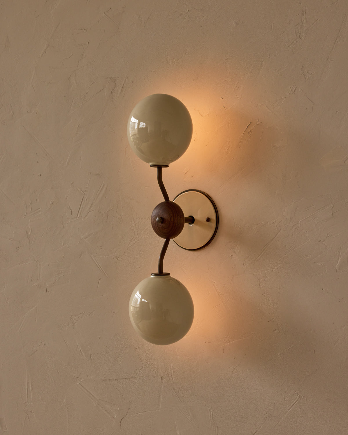 #ceramic-finish_cream #metal-finish_antique brass #wood-finish_black walnut