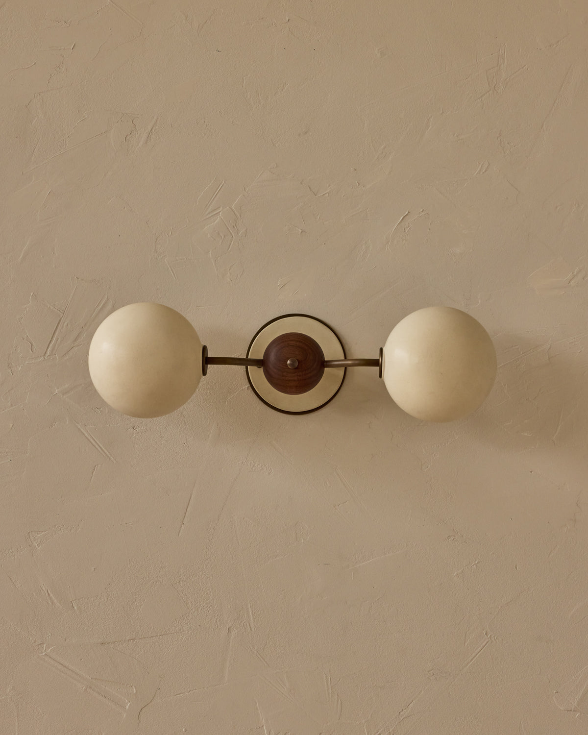 #ceramic-finish_dove #metal-finish_antique brass #wood-finish_black walnut
