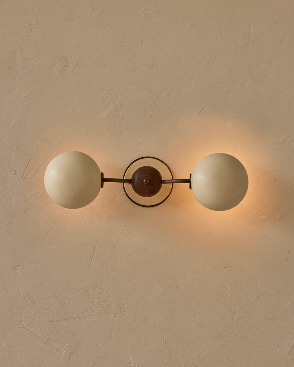 #ceramic-finish_dove #metal-finish_antique brass #wood-finish_black walnut