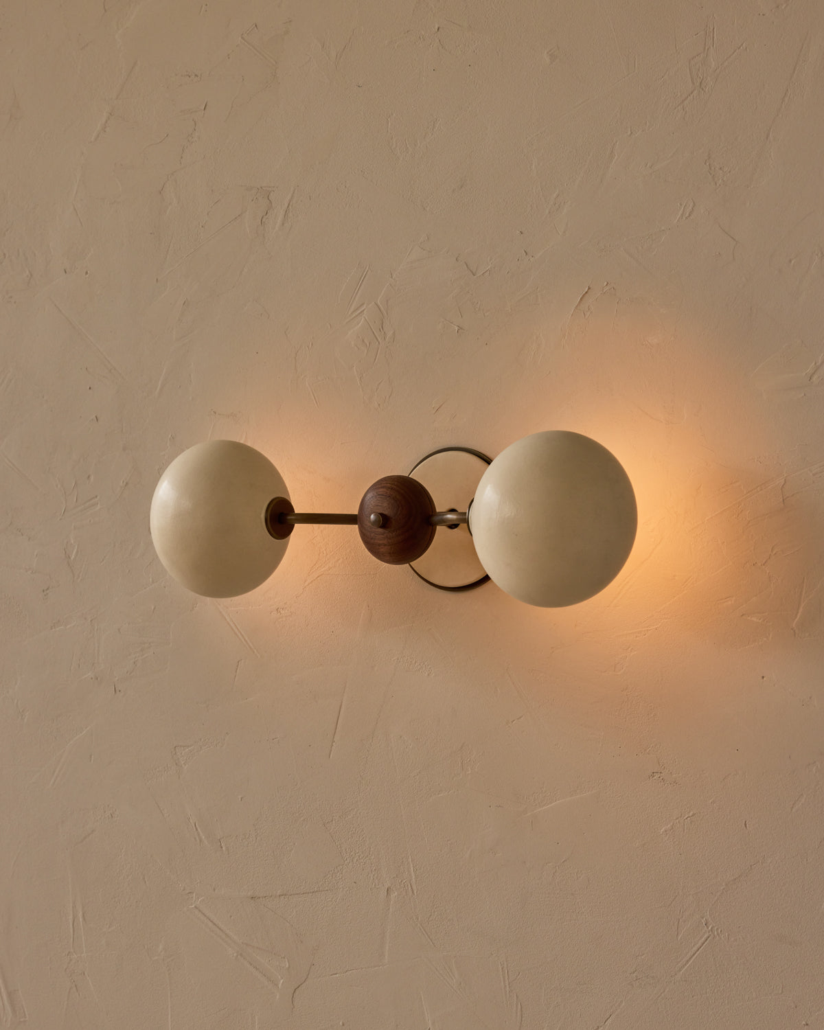 #ceramic-finish_dove #metal-finish_antique brass #wood-finish_black walnut