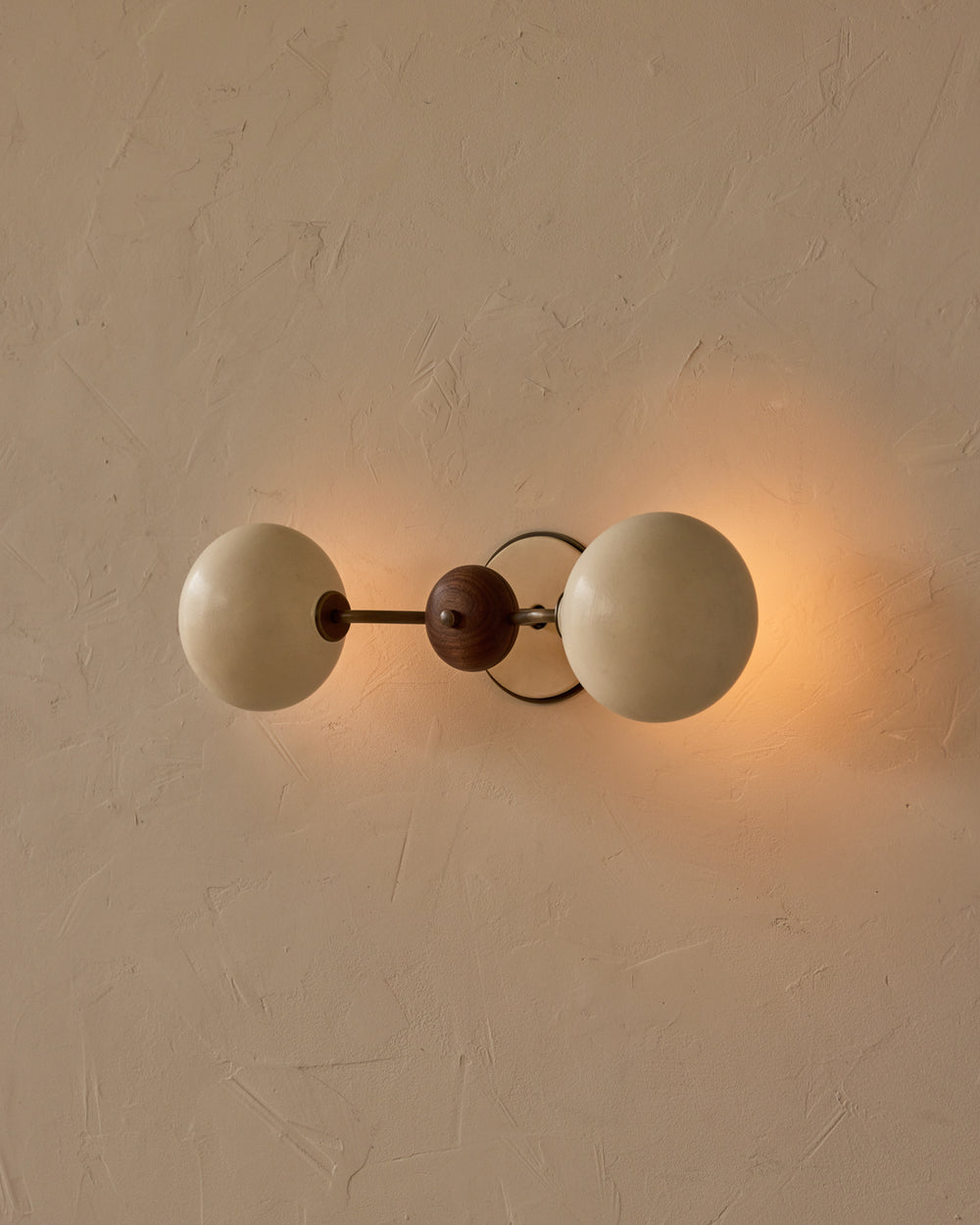 #ceramic-finish_dove #metal-finish_antique brass #wood-finish_black walnut