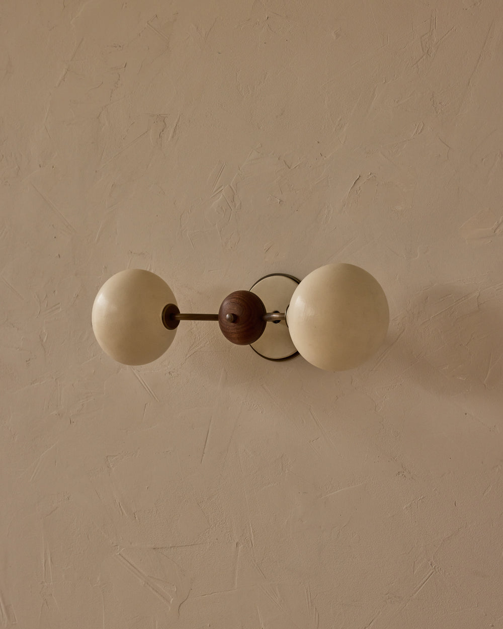 #ceramic-finish_dove #metal-finish_antique brass #wood-finish_black walnut