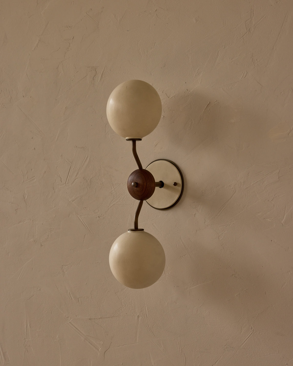 #ceramic-finish_dove #metal-finish_antique brass #wood-finish_black walnut