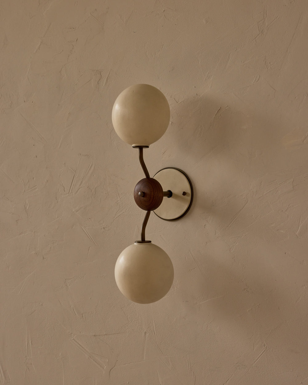 #ceramic-finish_dove #metal-finish_antique brass #wood-finish_black walnut
