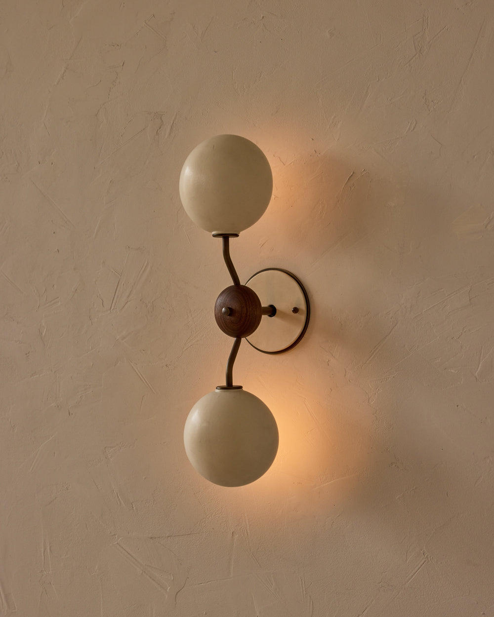 #ceramic-finish_dove #metal-finish_antique brass #wood-finish_black walnut