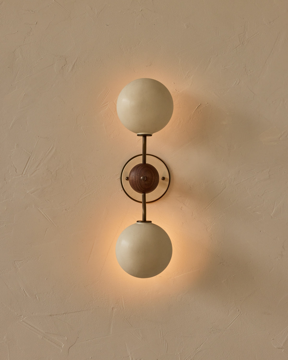 #ceramic-finish_dove #metal-finish_antique brass #wood-finish_black walnut