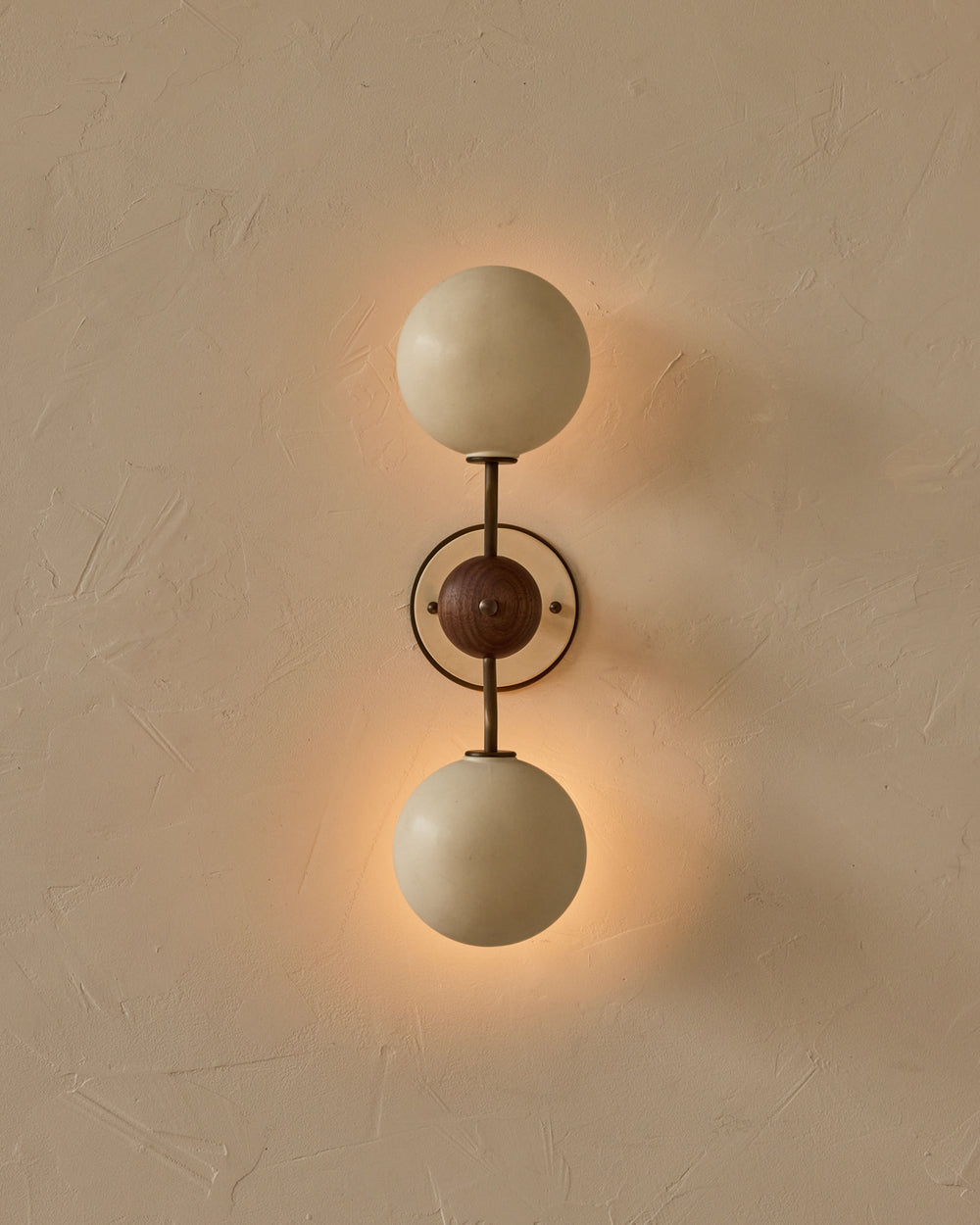 #ceramic-finish_dove #metal-finish_antique brass #wood-finish_black walnut