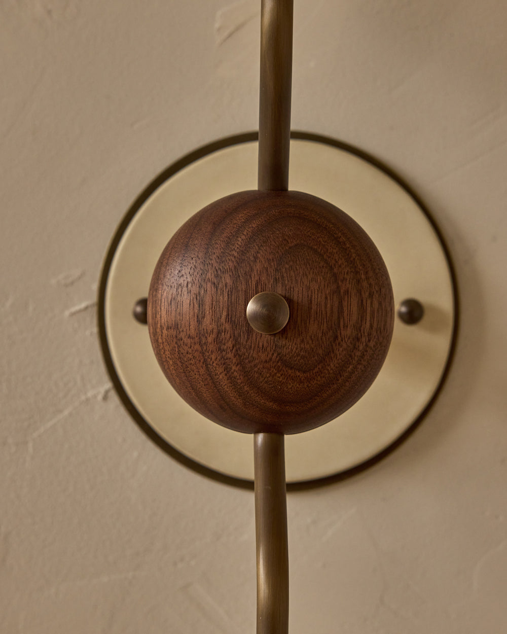 #ceramic-finish_dove #metal-finish_antique brass #wood-finish_black walnut