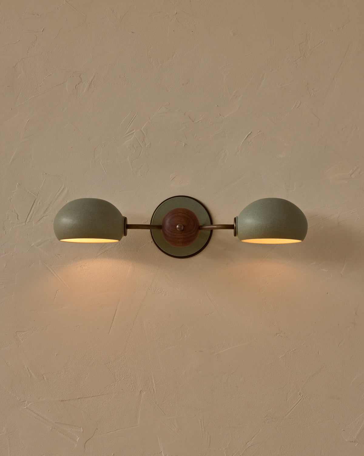 #ceramic-finish_olivine #metal-finish_antique brass #wood-finish_black walnut