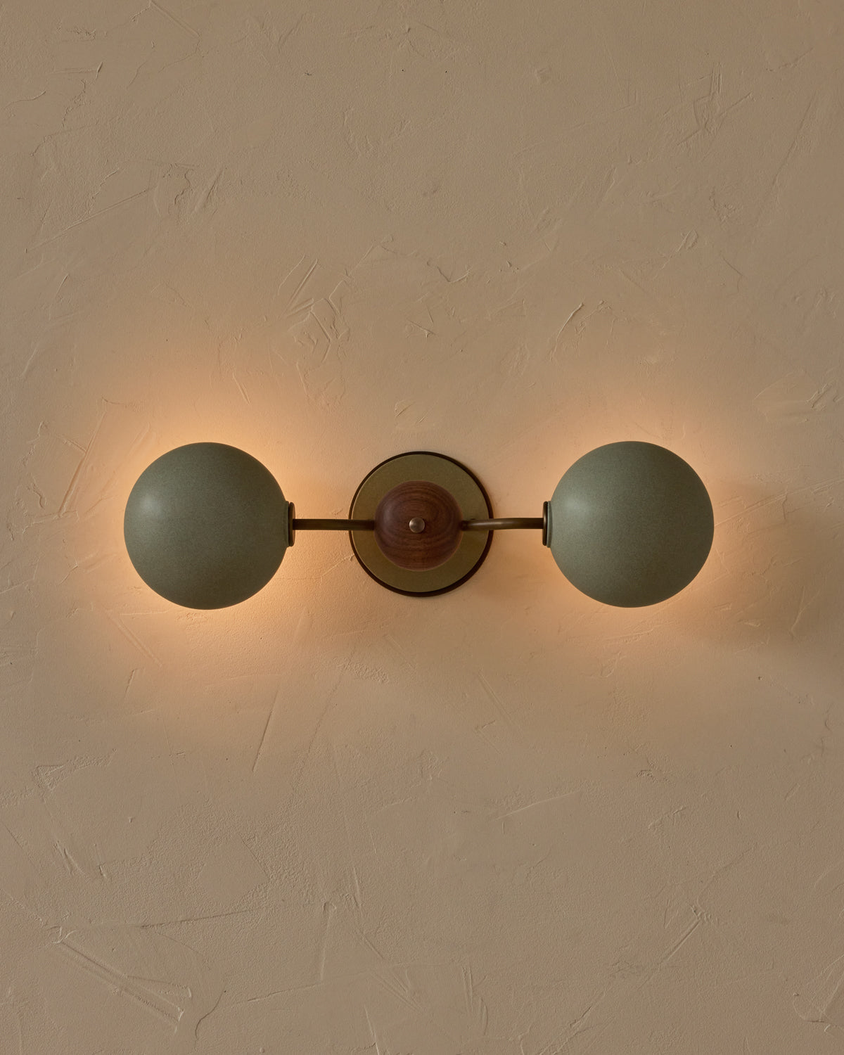 #ceramic-finish_olivine #metal-finish_antique brass #wood-finish_black walnut