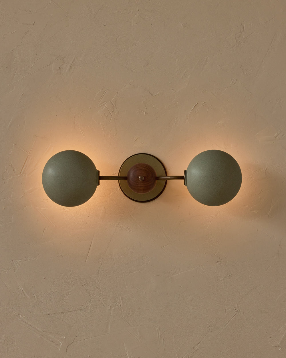 #ceramic-finish_olivine #metal-finish_antique brass #wood-finish_black walnut