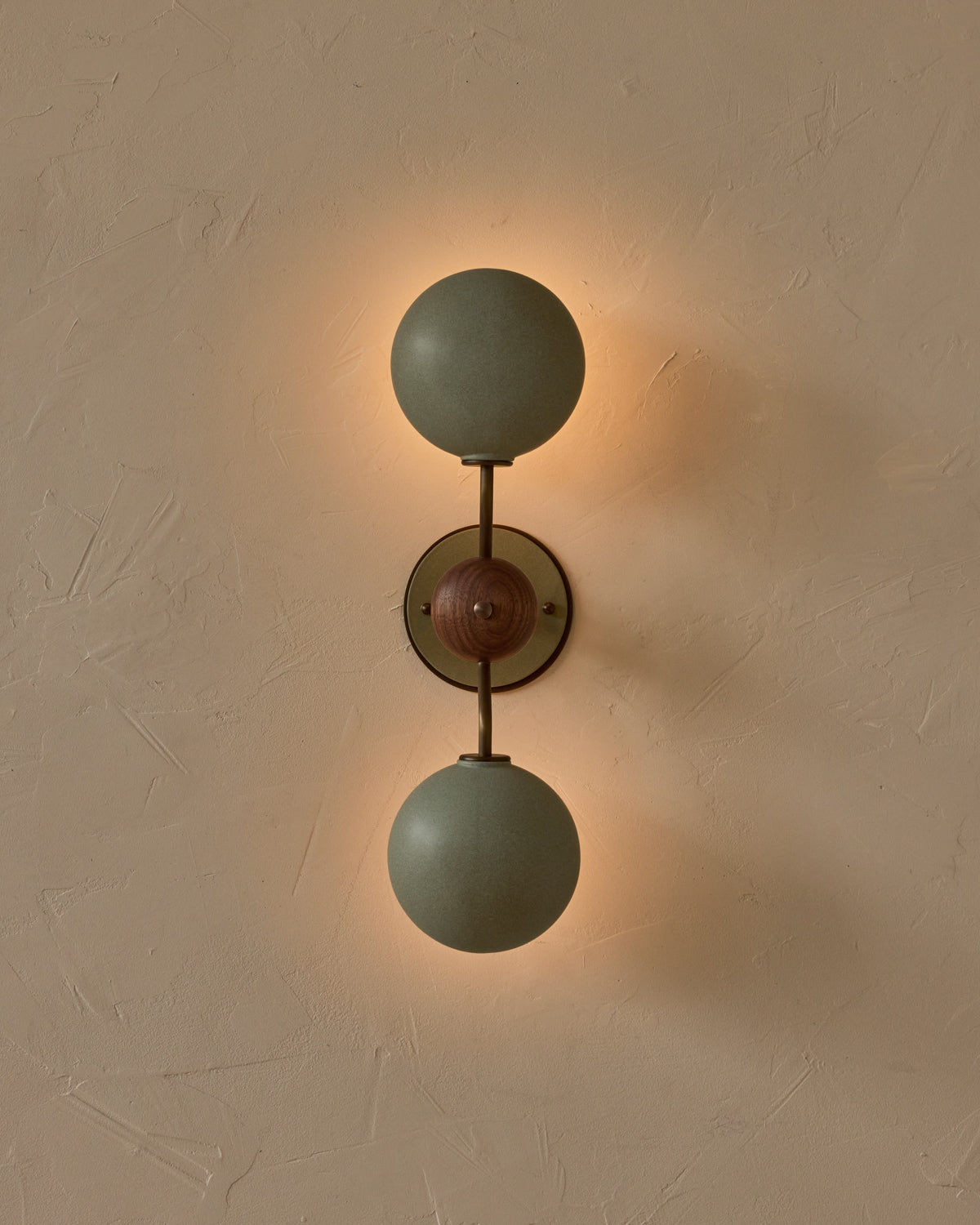 #ceramic-finish_olivine #metal-finish_antique brass #wood-finish_black walnut