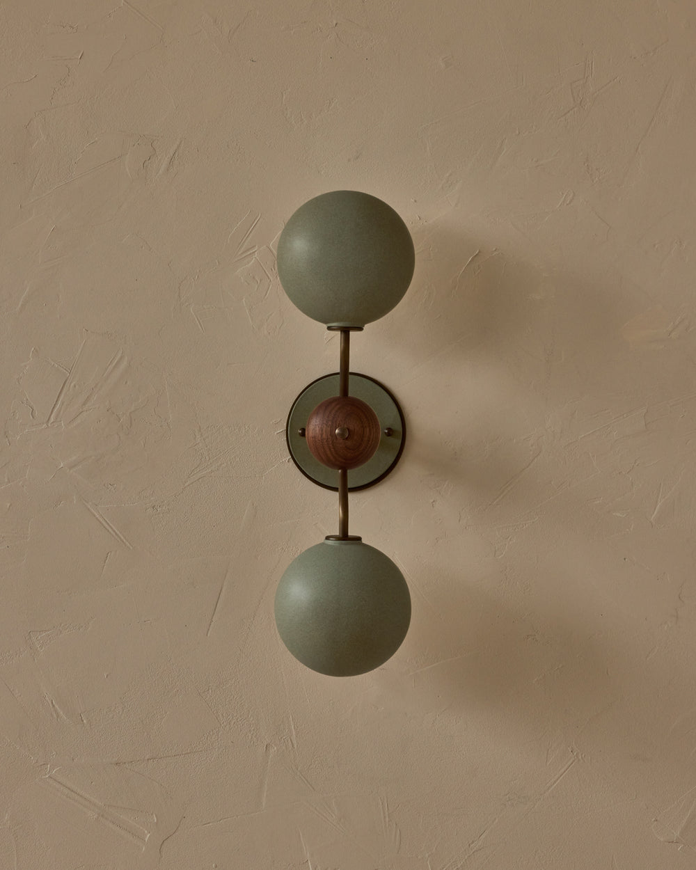 #ceramic-finish_olivine #metal-finish_antique brass #wood-finish_black walnut