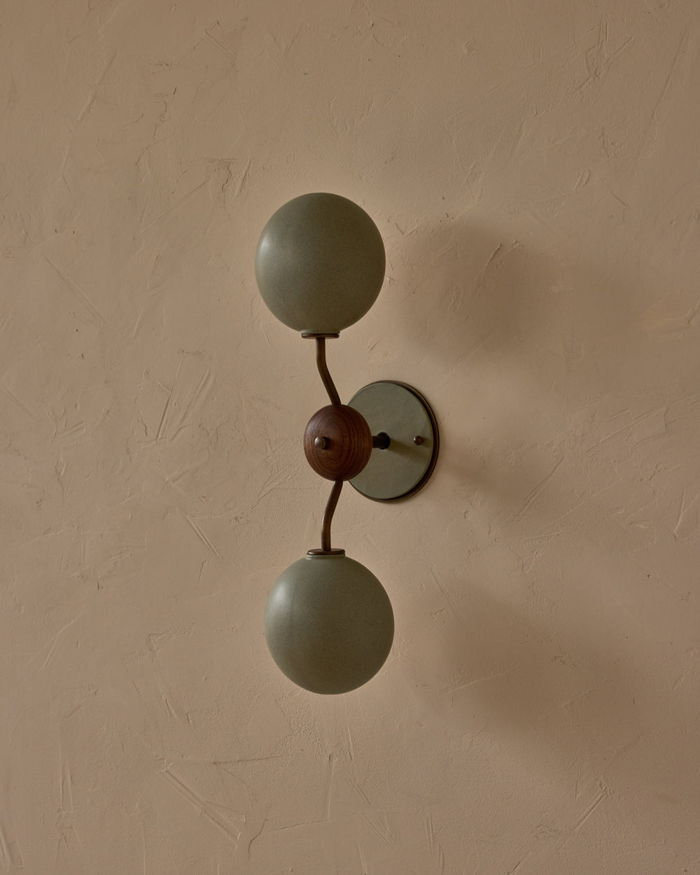 #ceramic-finish_olivine #metal-finish_antique brass #wood-finish_black walnut