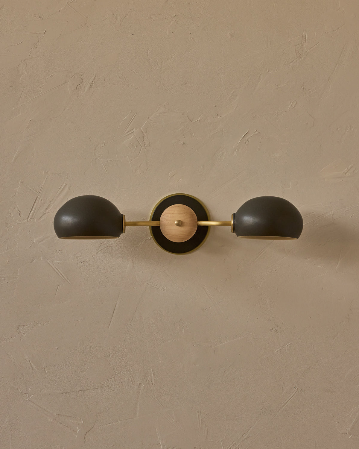#ceramic-finish_almost black #metal-finish_satin brass #wood-finish_clear maple