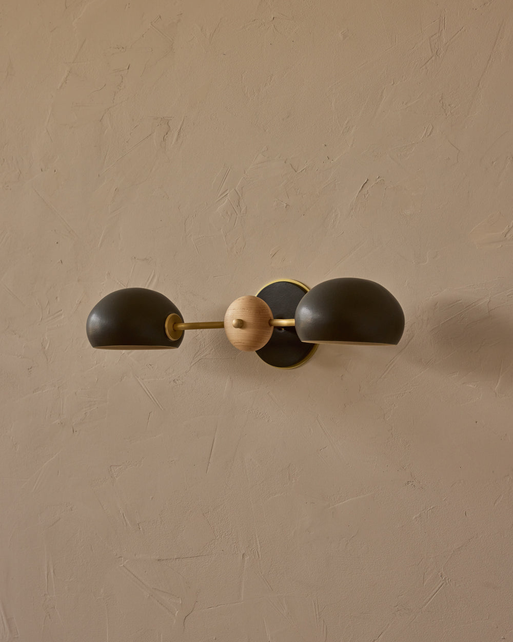 #ceramic-finish_almost black #metal-finish_satin brass #wood-finish_clear maple