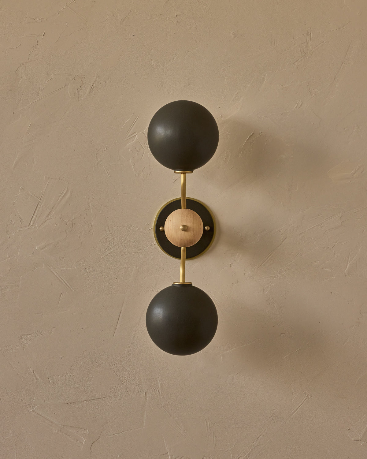 #ceramic-finish_almost black #metal-finish_satin brass #wood-finish_clear maple