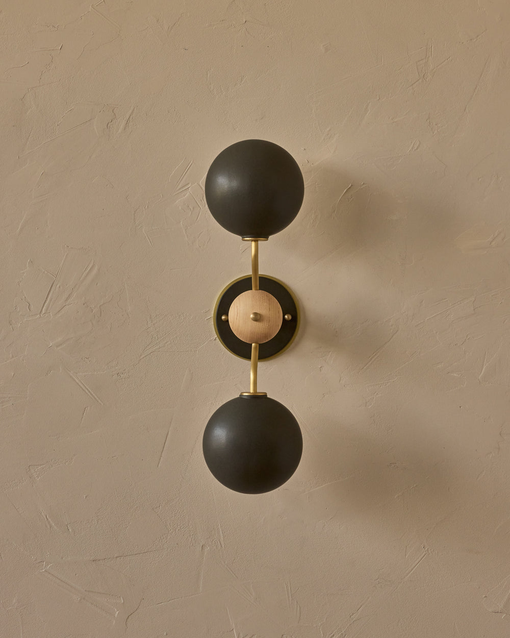 #ceramic-finish_almost black #metal-finish_satin brass #wood-finish_clear maple