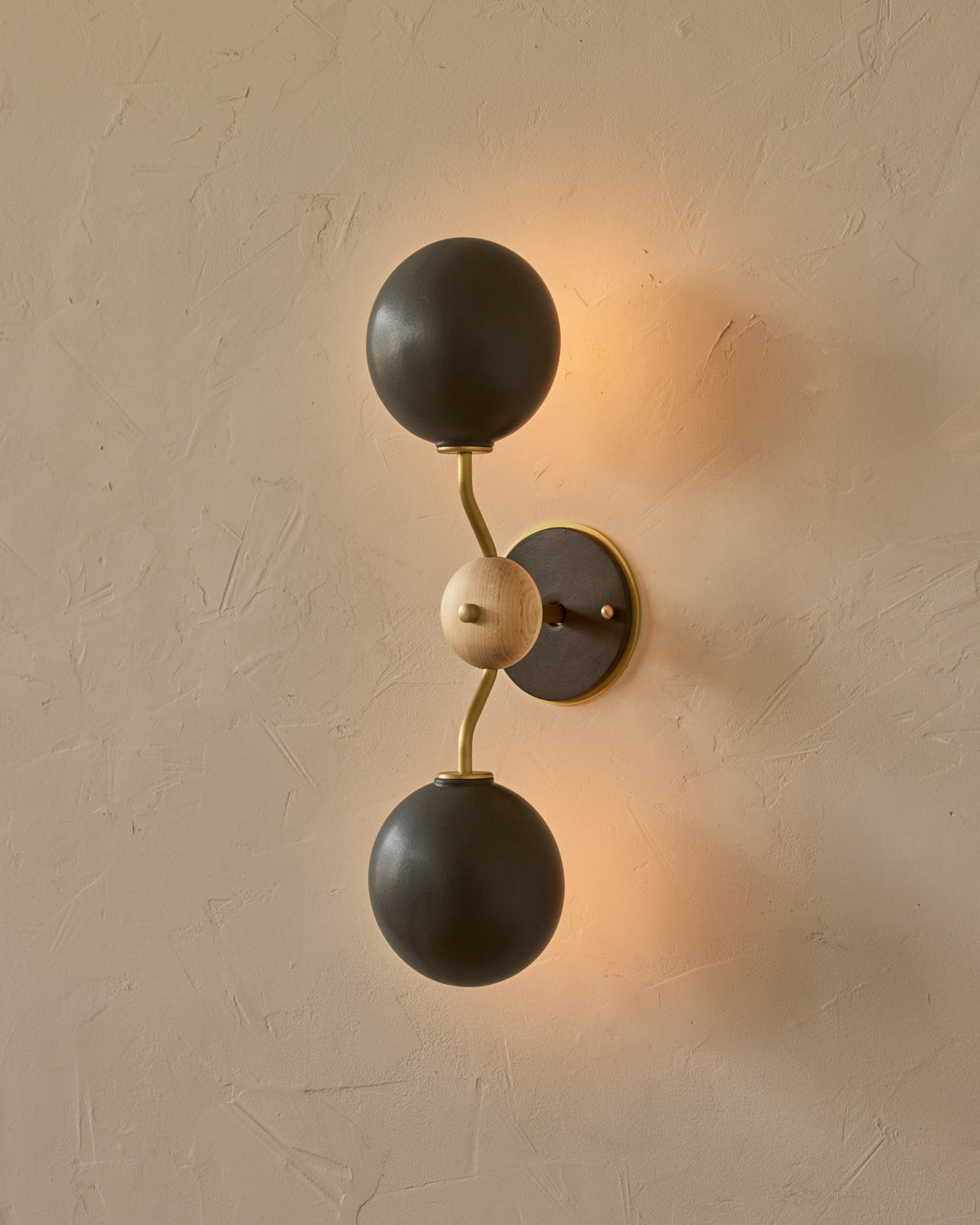 #ceramic-finish_almost black #metal-finish_satin brass #wood-finish_clear maple