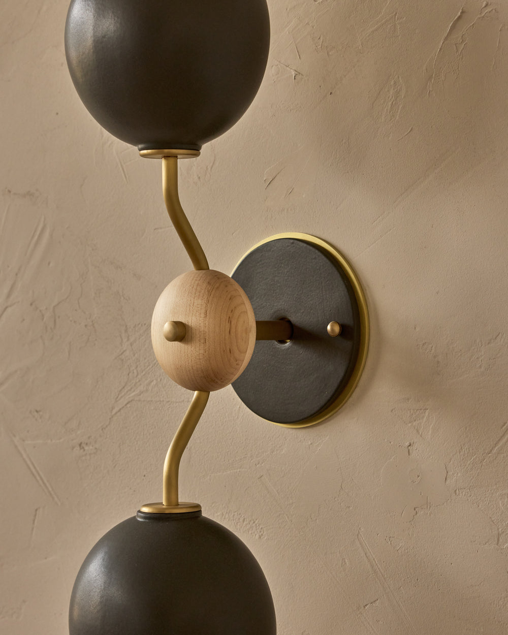 #ceramic-finish_almost black #metal-finish_satin brass #wood-finish_clear maple