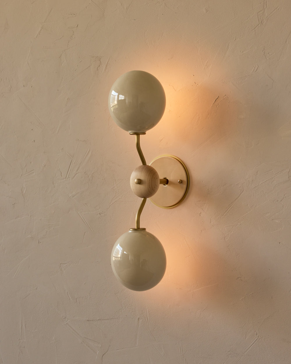 #ceramic-finish_cream #metal-finish_satin brass #wood-finish_clear maple