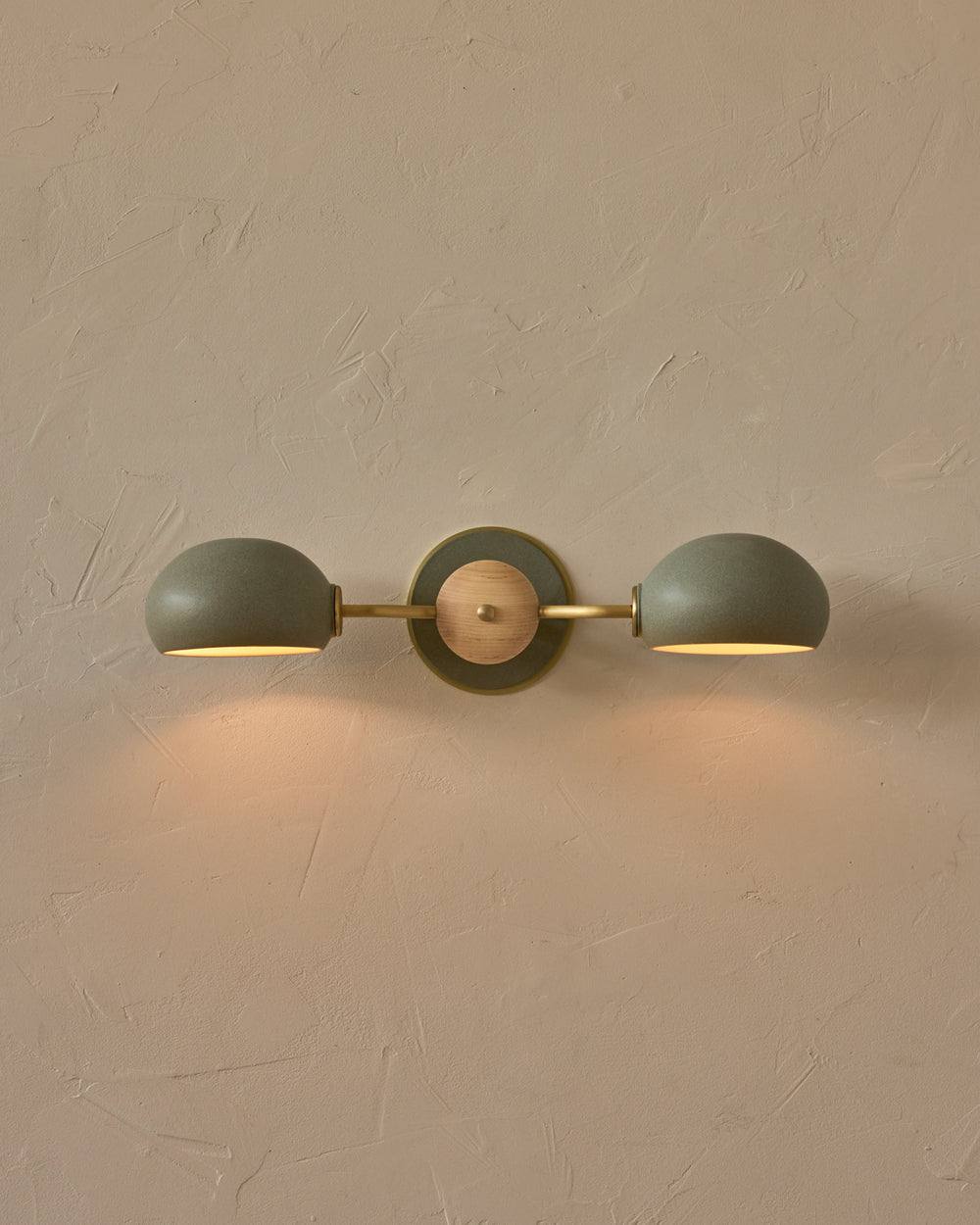 #ceramic-finish_olivine #metal-finish_satin brass #wood-finish_clear maple