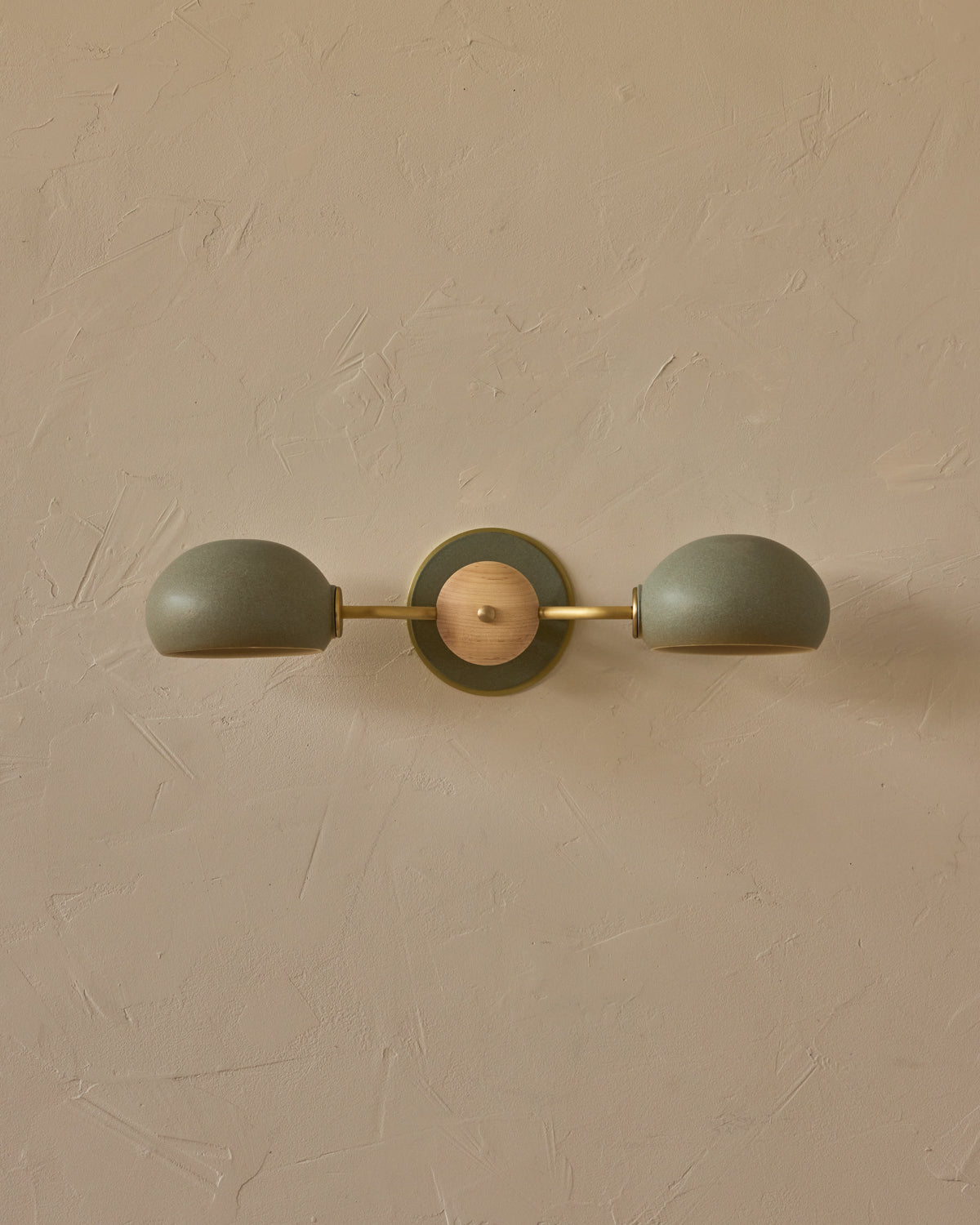 #ceramic-finish_olivine #metal-finish_satin brass #wood-finish_clear maple