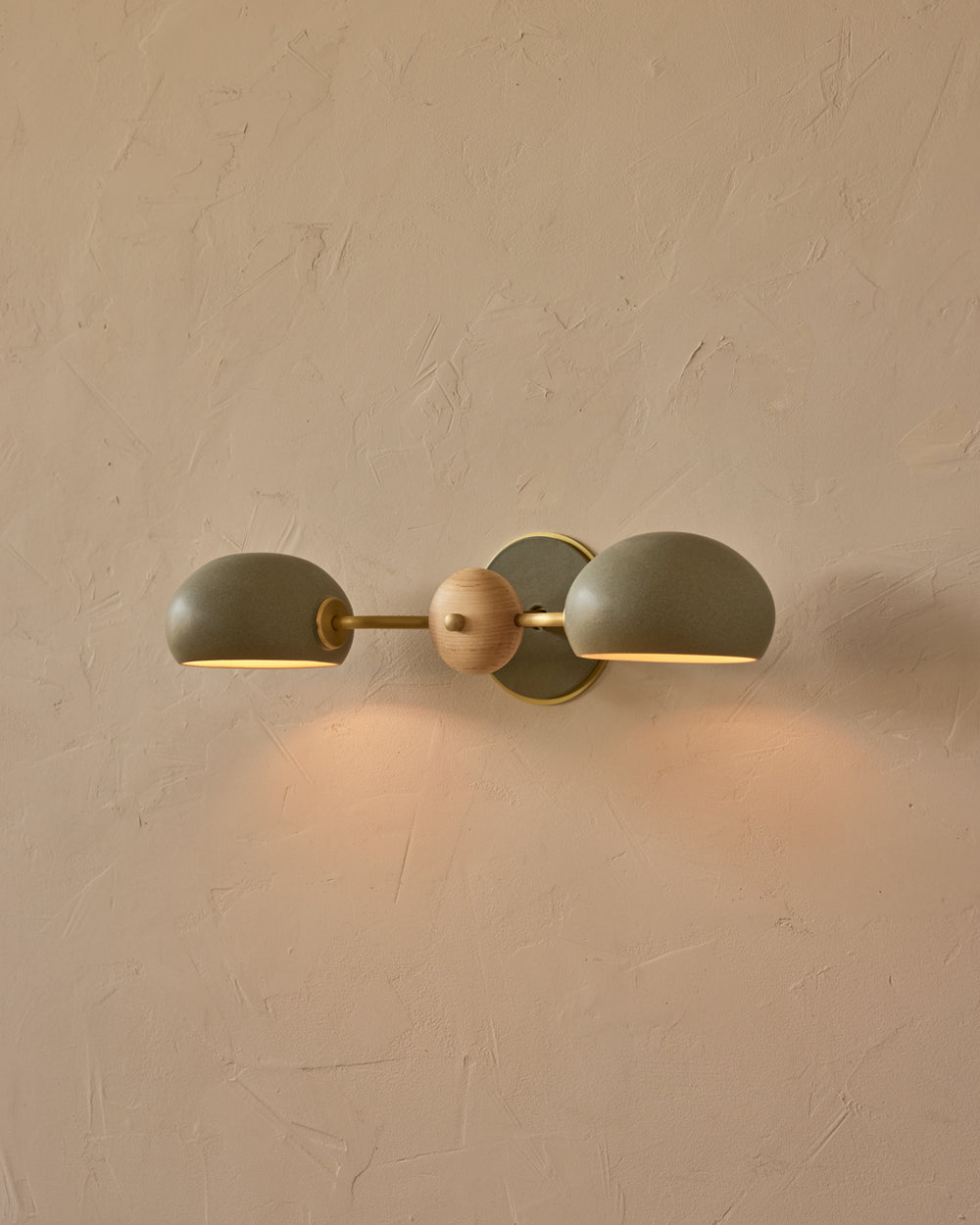 #ceramic-finish_olivine #metal-finish_satin brass #wood-finish_clear maple