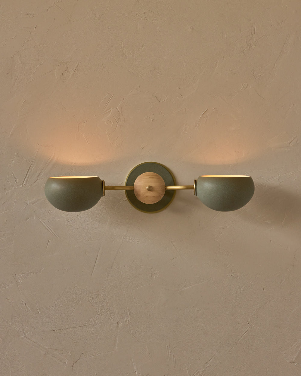 #ceramic-finish_olivine #metal-finish_satin brass #wood-finish_clear maple