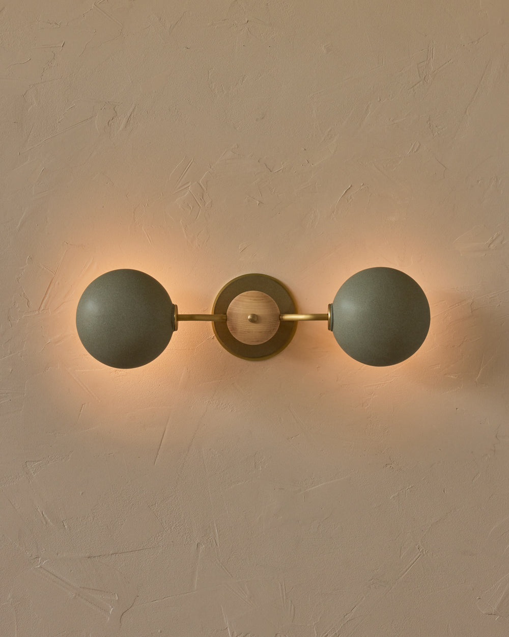 #ceramic-finish_olivine #metal-finish_satin brass #wood-finish_clear maple