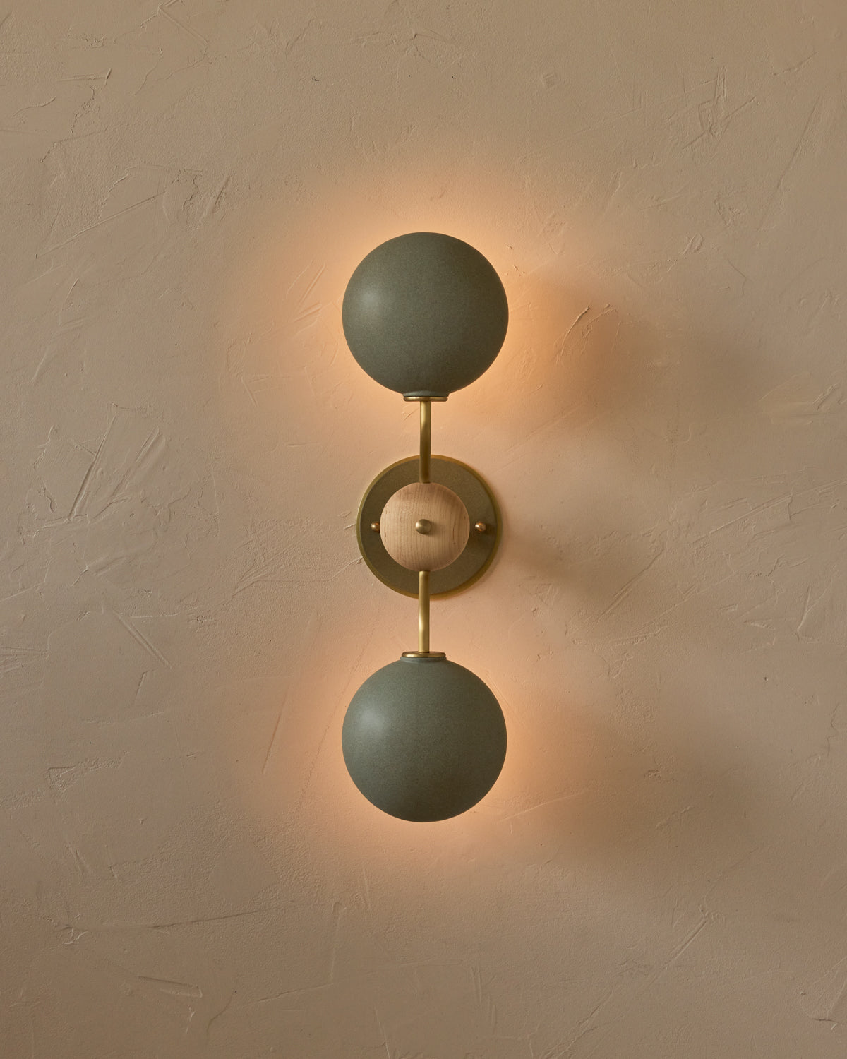 #ceramic-finish_olivine #metal-finish_satin brass #wood-finish_clear maple