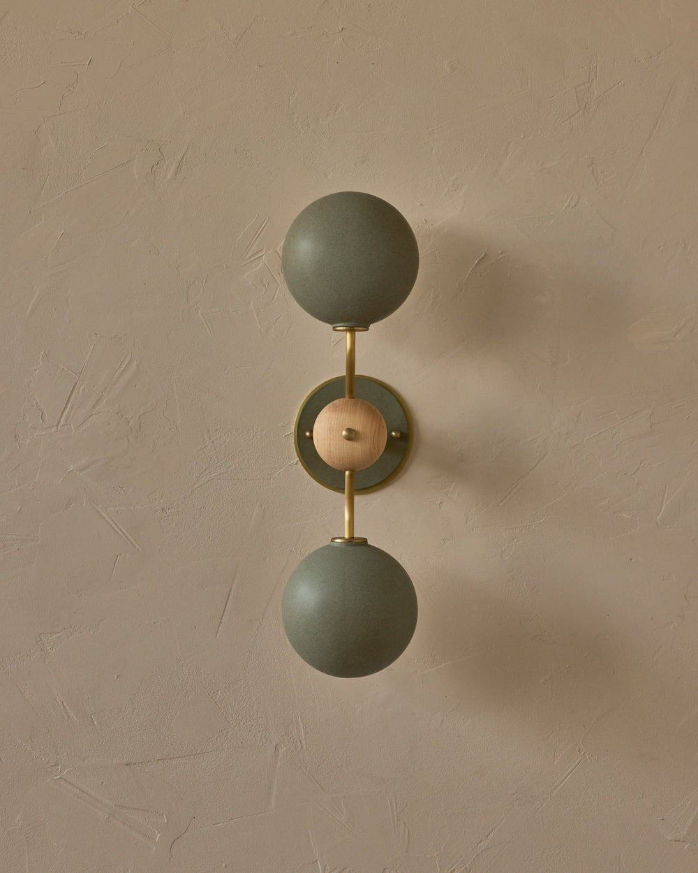 #ceramic-finish_olivine #metal-finish_satin brass #wood-finish_clear maple