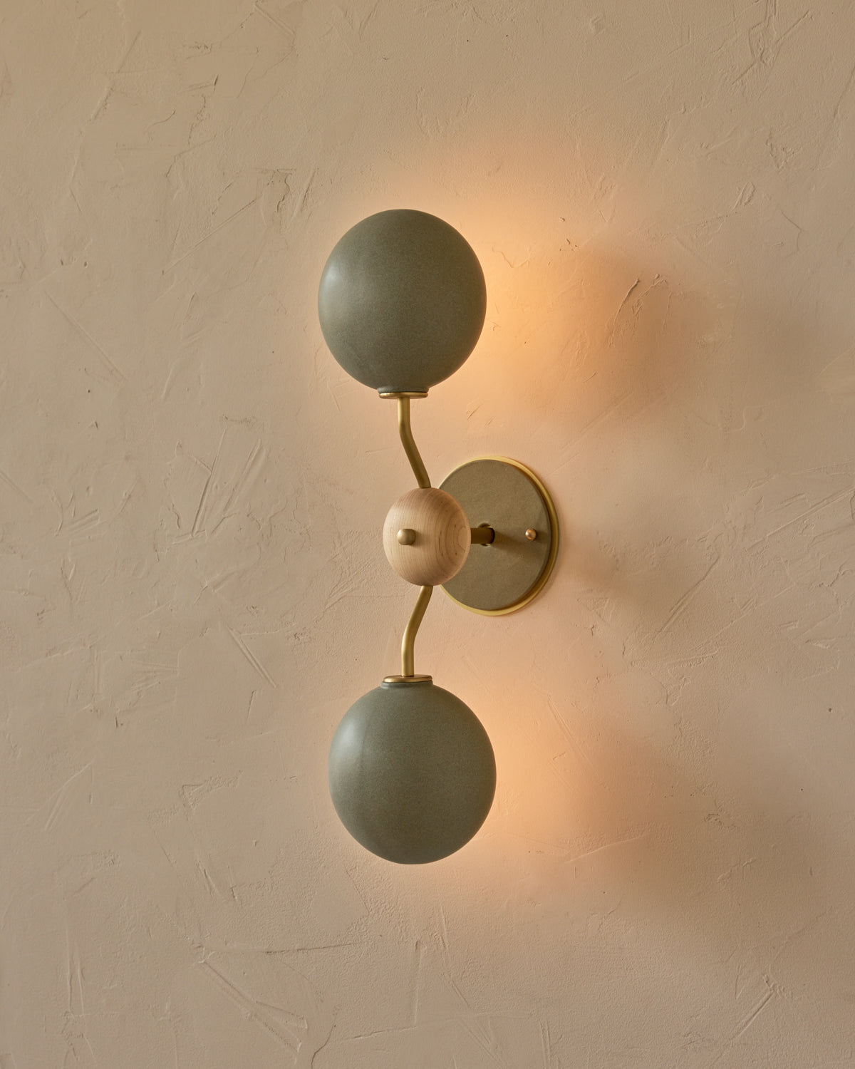 #ceramic-finish_olivine #metal-finish_satin brass #wood-finish_clear maple