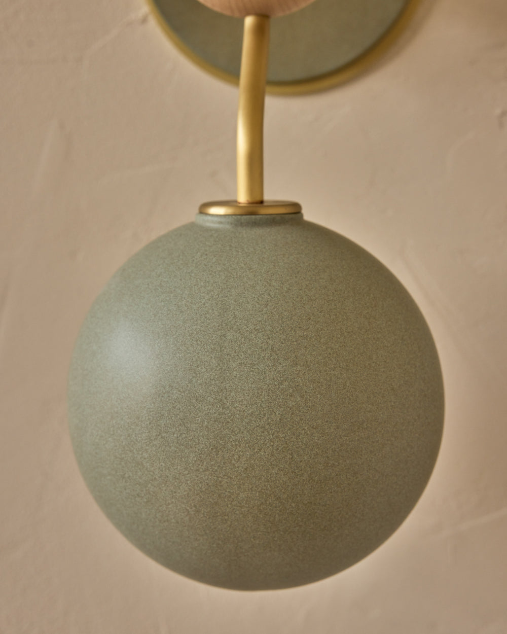 #ceramic-finish_olivine #metal-finish_satin brass #wood-finish_clear maple
